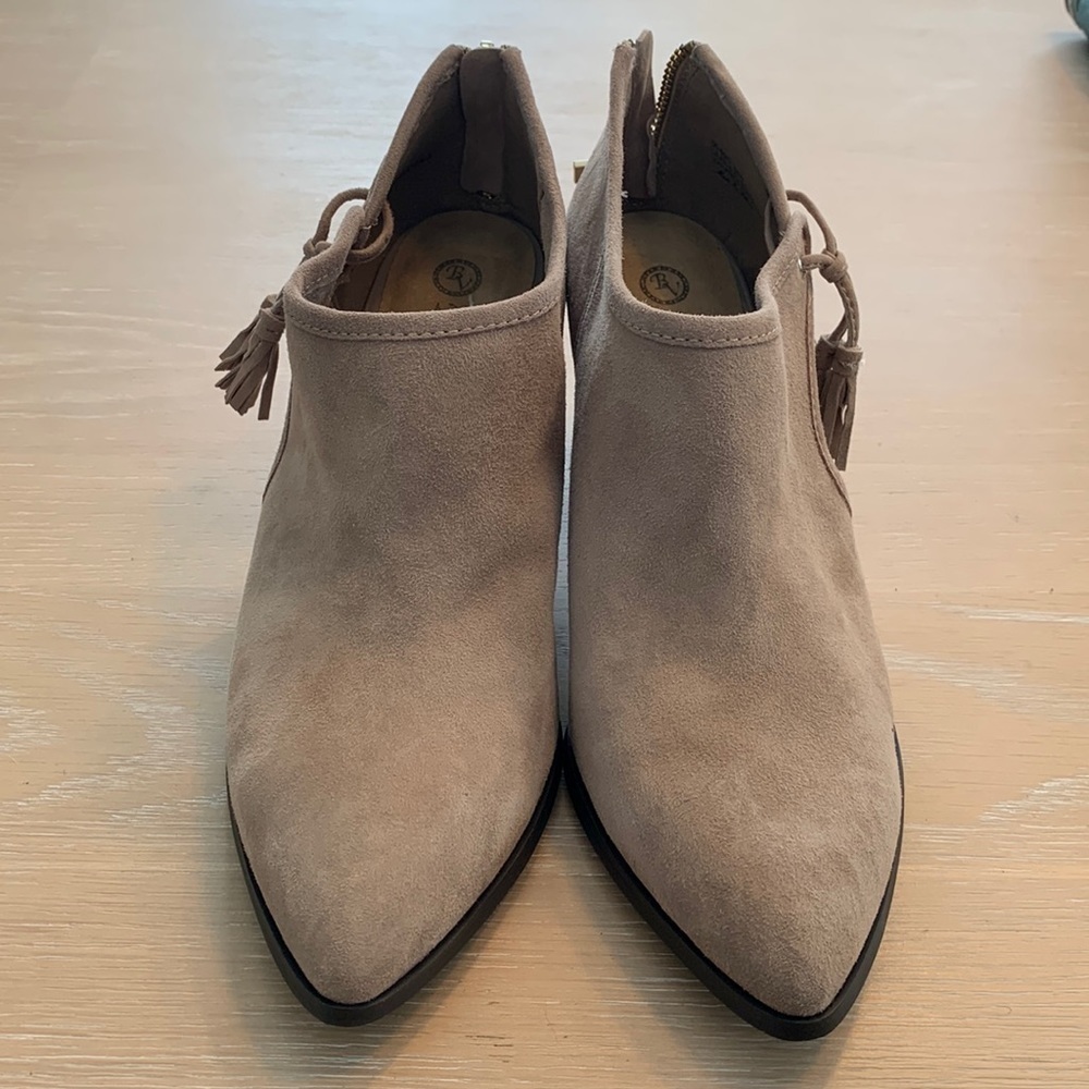 Bella Vita Leather booties, open on side, zipper in back, new in box Sz 8.5W